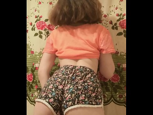 ❤️ Giovane pupa sexy fa uno striptease riprendendo i suoi pantaloncini alla telecamera Porno duro al it.hentaibar-com.ru