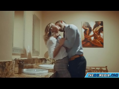 ❤️ Quando una bionda formosa ti seduce in un bagno pubblico Porno duro al it.hentaibar-com.ru